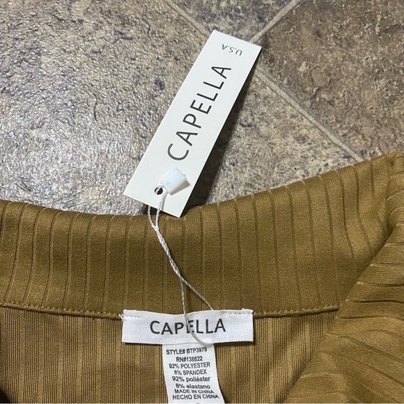 Ribbed Collared Short Sleeve Crop Top - Picture 3 of 7